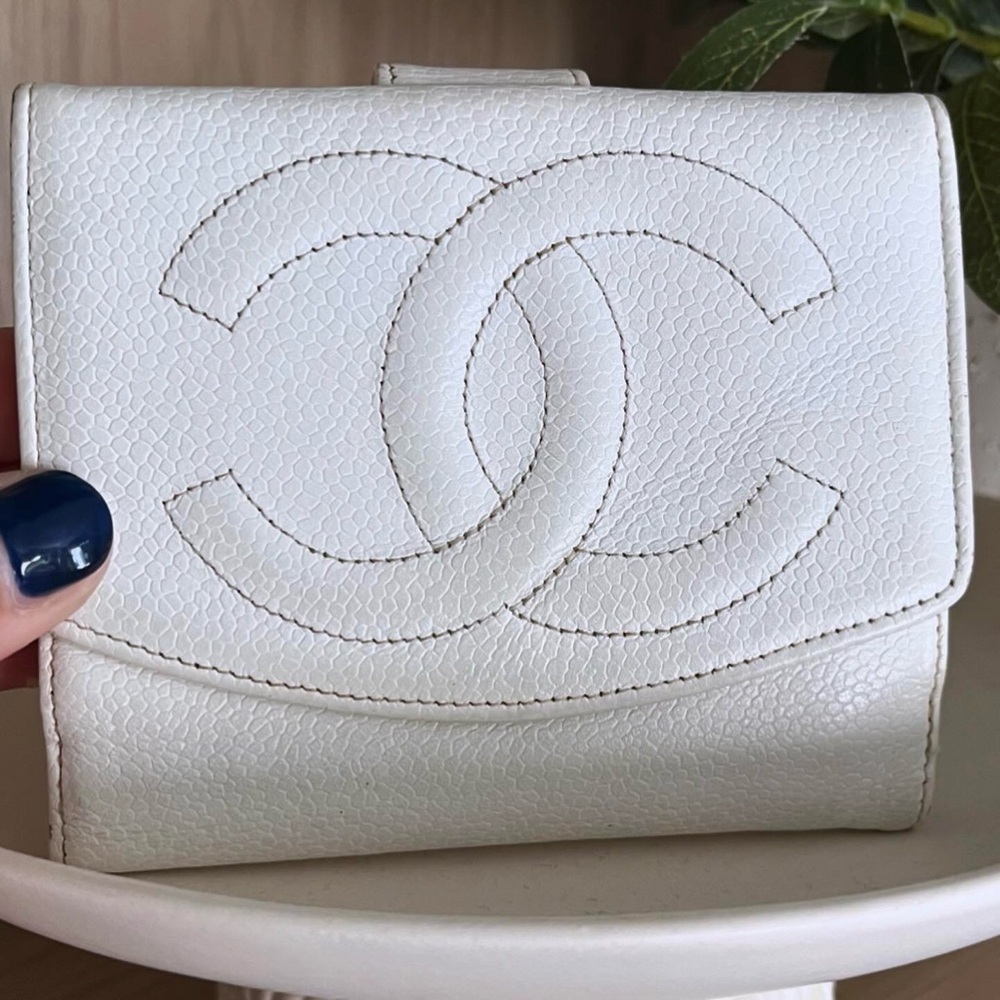 VINTAGE Caviar Timeless CC BIFOLD Wallet in White - Picture 11 of 16